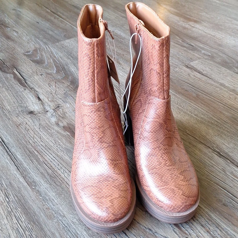 Nwt Universal Thread Red Brown Reptile Print Heeled Boot - Picture 2 of 8